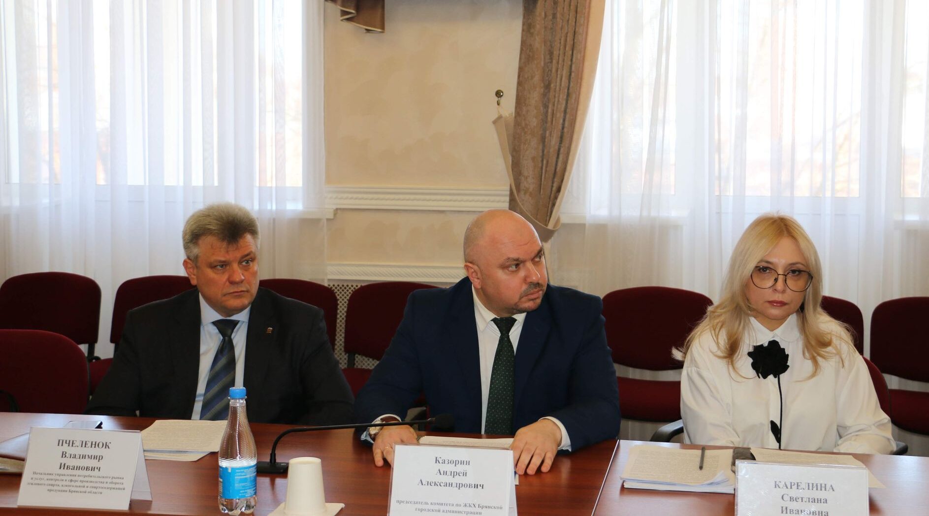 Брянские депутаты ознакомились с итогами работы управления потребительского рынка региона