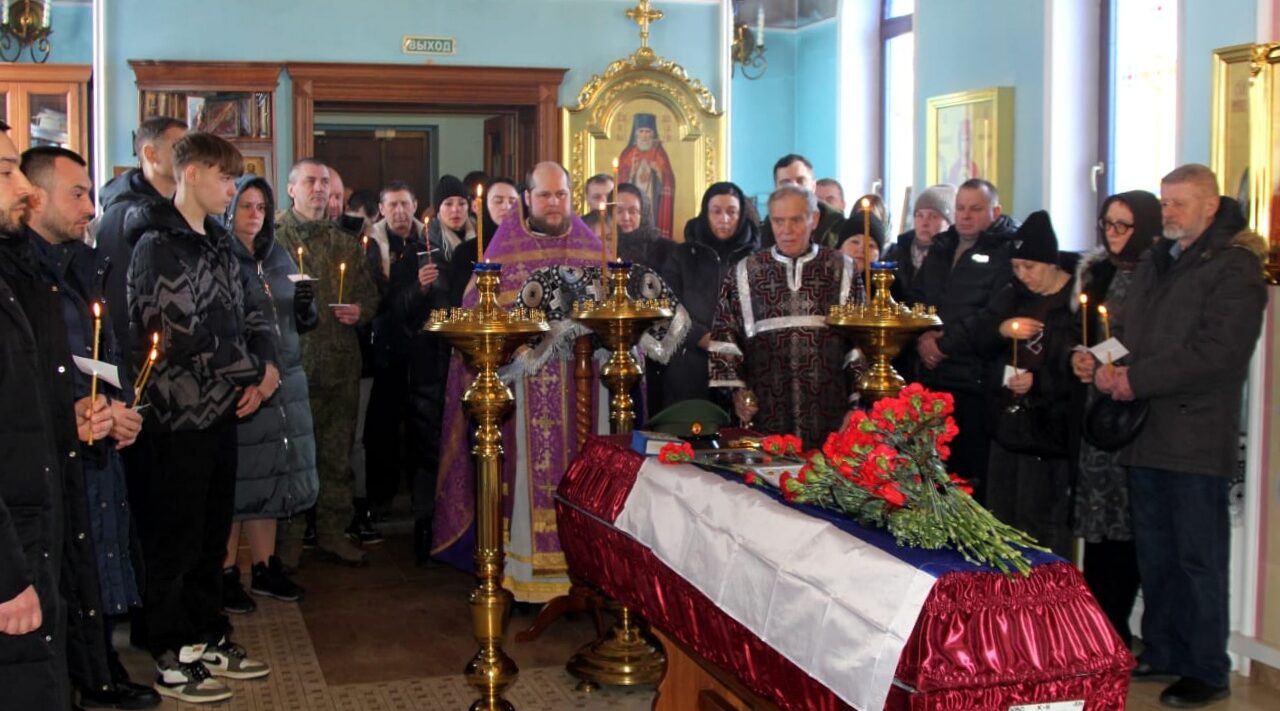 В Навлинском благочинии простились с погибшим в ходе СВО Романом Борейша