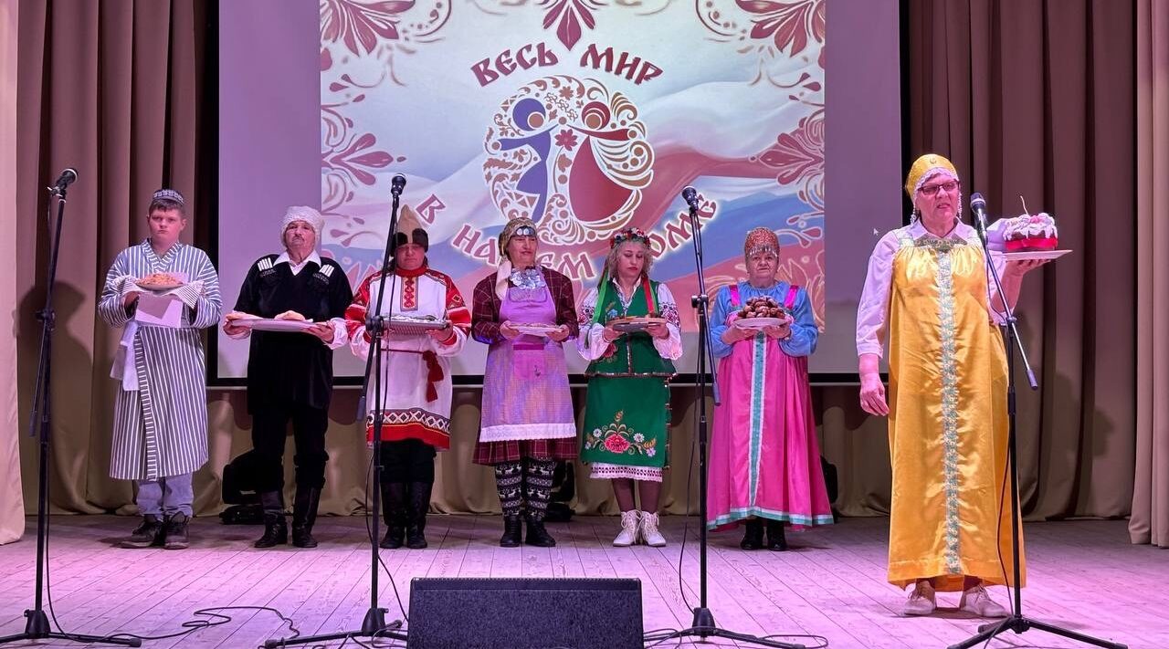 В Навлинском Доме культуры прошел фестиваль народного творчества «Весь мир в нашем доме»