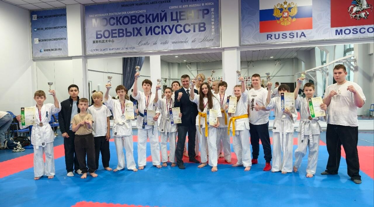 Брянские киокусинкай-каратисты привезли 9 медалей с межрегиональных соревнований в Москве