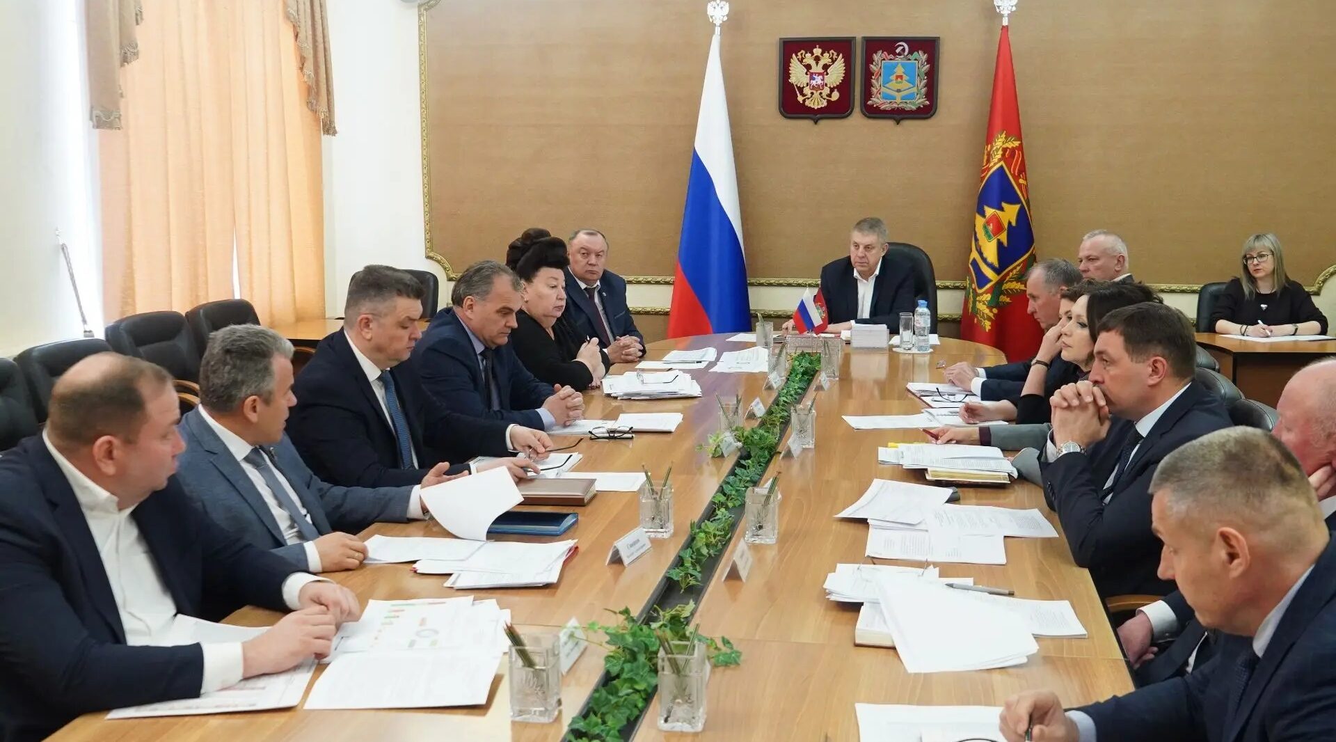 На совещании в Брянске обсудили реализацию мер поддержки участникам СВО