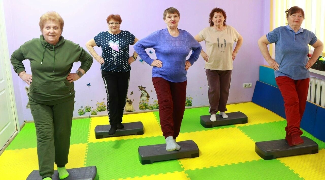 В навлинском клубе «Активное долголетие» комплексного центра прошла очередная спортивная тренировка