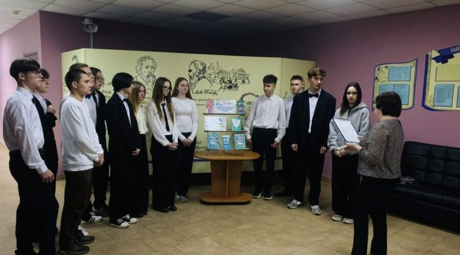 С навлинскими школьниками прошла встреча в канун международного дня детского телефона доверия
