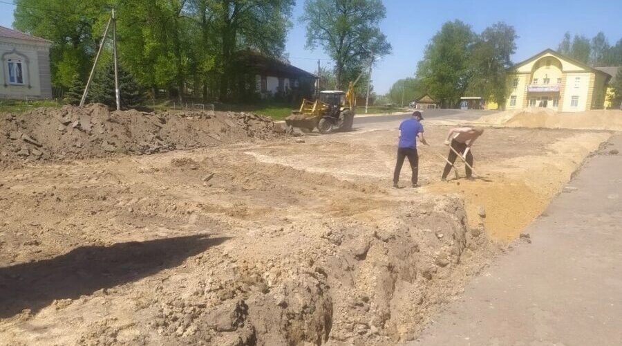 В брянском селе реализуют проект «Обустройство площади «Связь поколений»