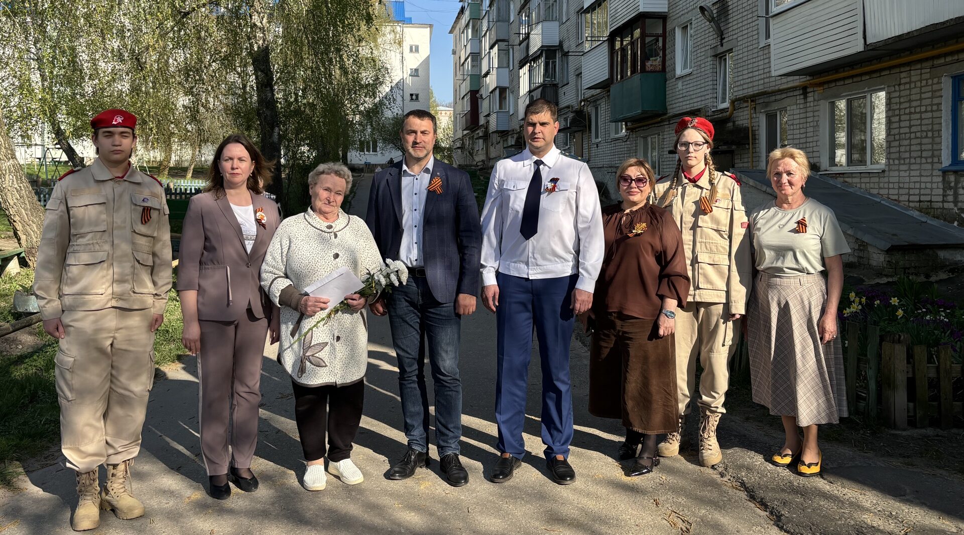 В канун Дня Победы в Навле навестили ветеранов Великой Отечественной войны