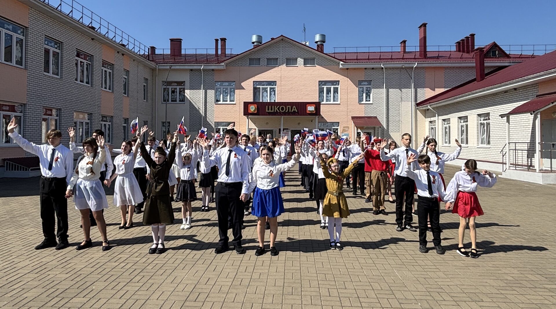 В Навлинской основной школе состоялся традиционный «Вальс Победы»