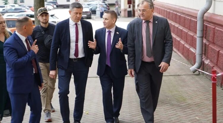 Врио Губернатора региона посетил Брянскую областную  библиотеку им. Ф.И. Тютчева
