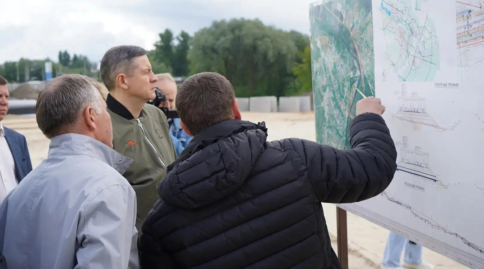 Врио Губернатора Егор Ковальчук инспектирует объекты капитального строительства в Брянске