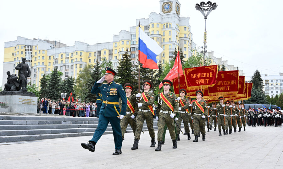 В Брянске прошел торжественный митинг «Нам жить и помнить!»