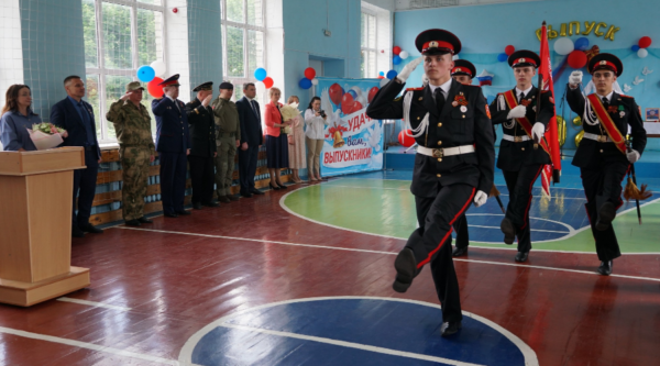 Росгвардейцы поздравили кадет с окончанием учебного года