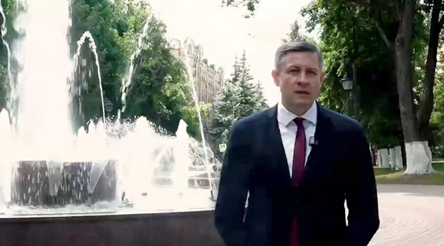 Врио Губернатора области поздравил брянских школьников с праздником последнего звонка