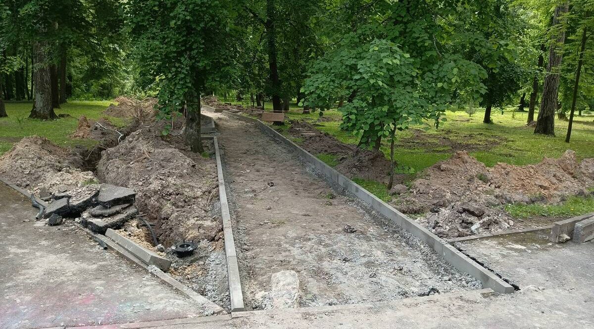 В поселке Локоть Брянской области началось благоустройство парка