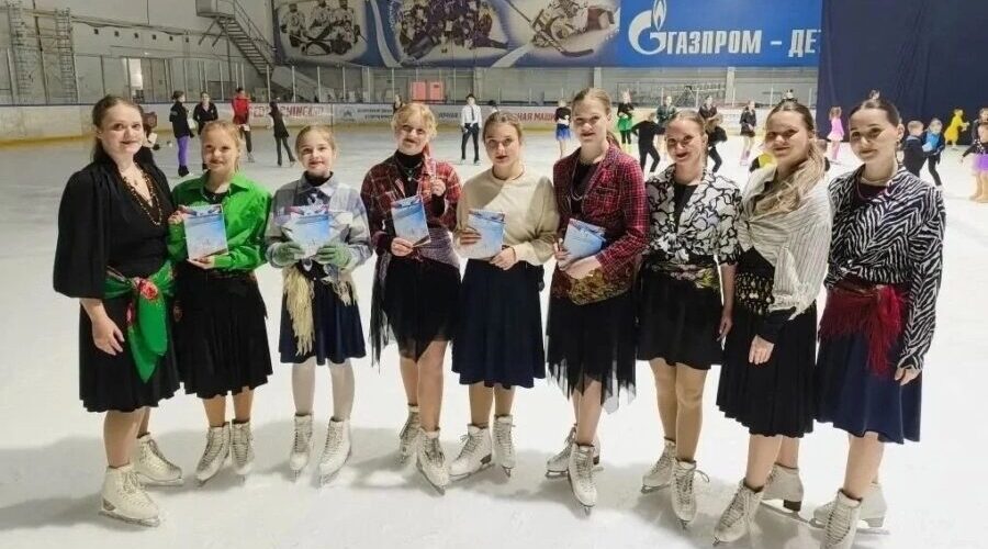 В Брянске прошел праздник «Яркие краски холодного льда»