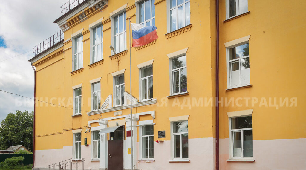 В брянской школе капитально ремонтируют спортивный зал