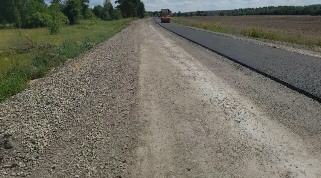 В Новозыбковском городском округе Брянщины ремонтируют участок автодороги протяженностью 4,7 км