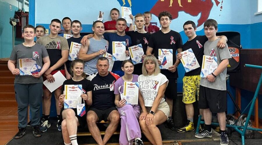 Пауэрлифтеры из брянского Климово поддержали акцию «Жми за Россию!»