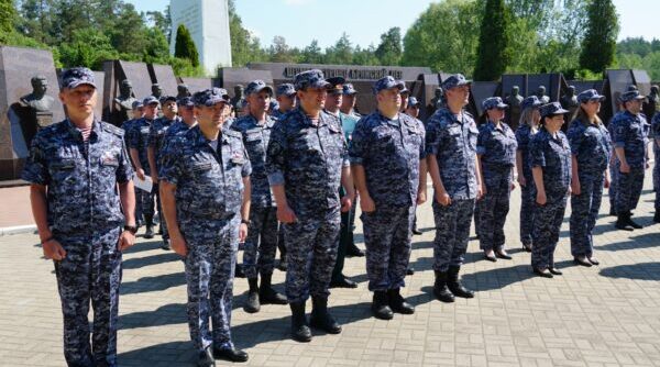 В Брянске рoсгвардейцы прoвели акцию ко Дню России