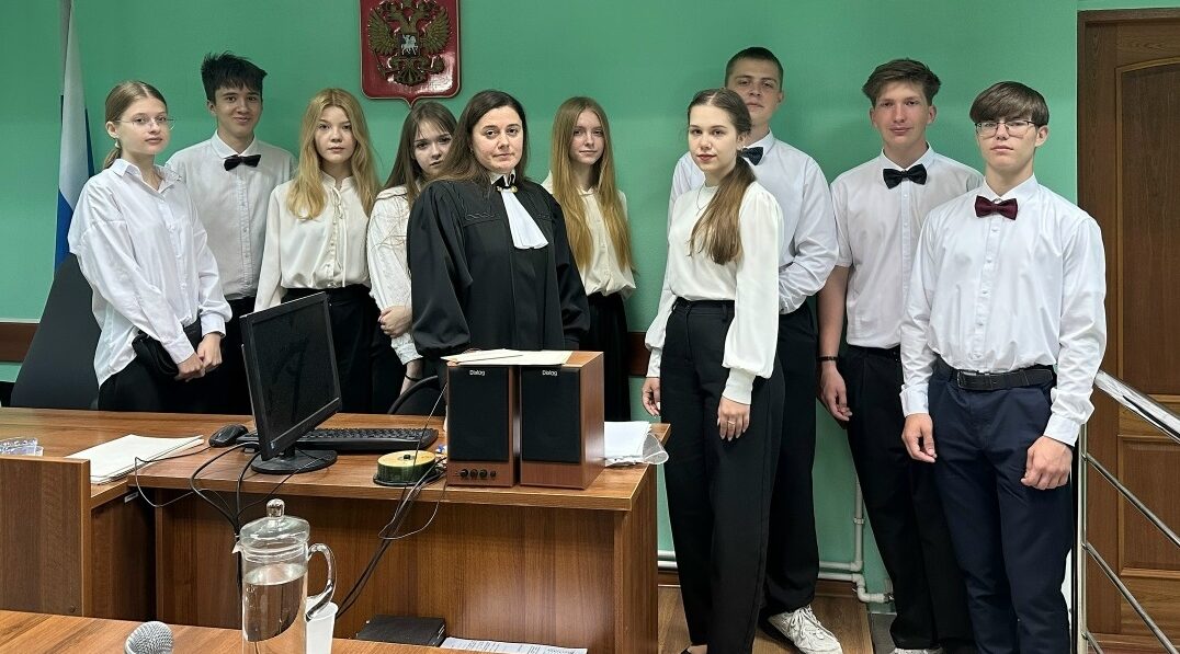 Навлинские школьники в рамках профориентации посетили организации поселка