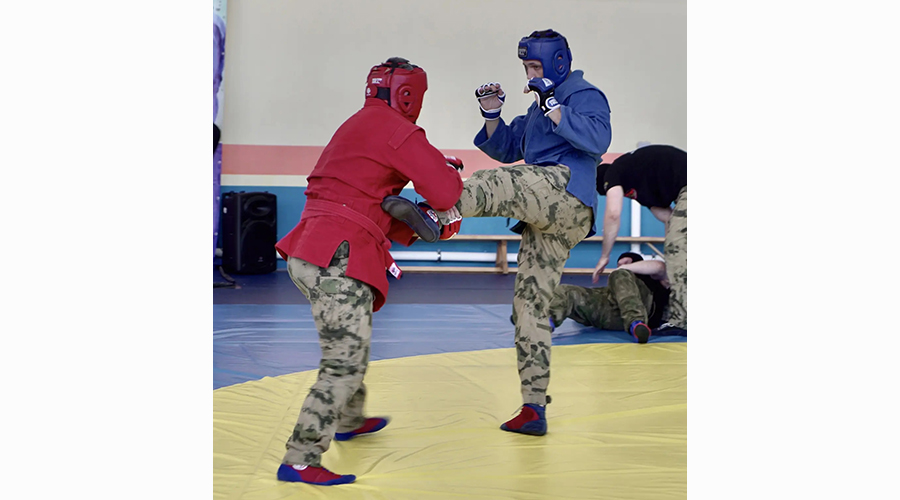 Для юных брянских самбистов мастер-класс показал Артем Осипенко и наши защитники