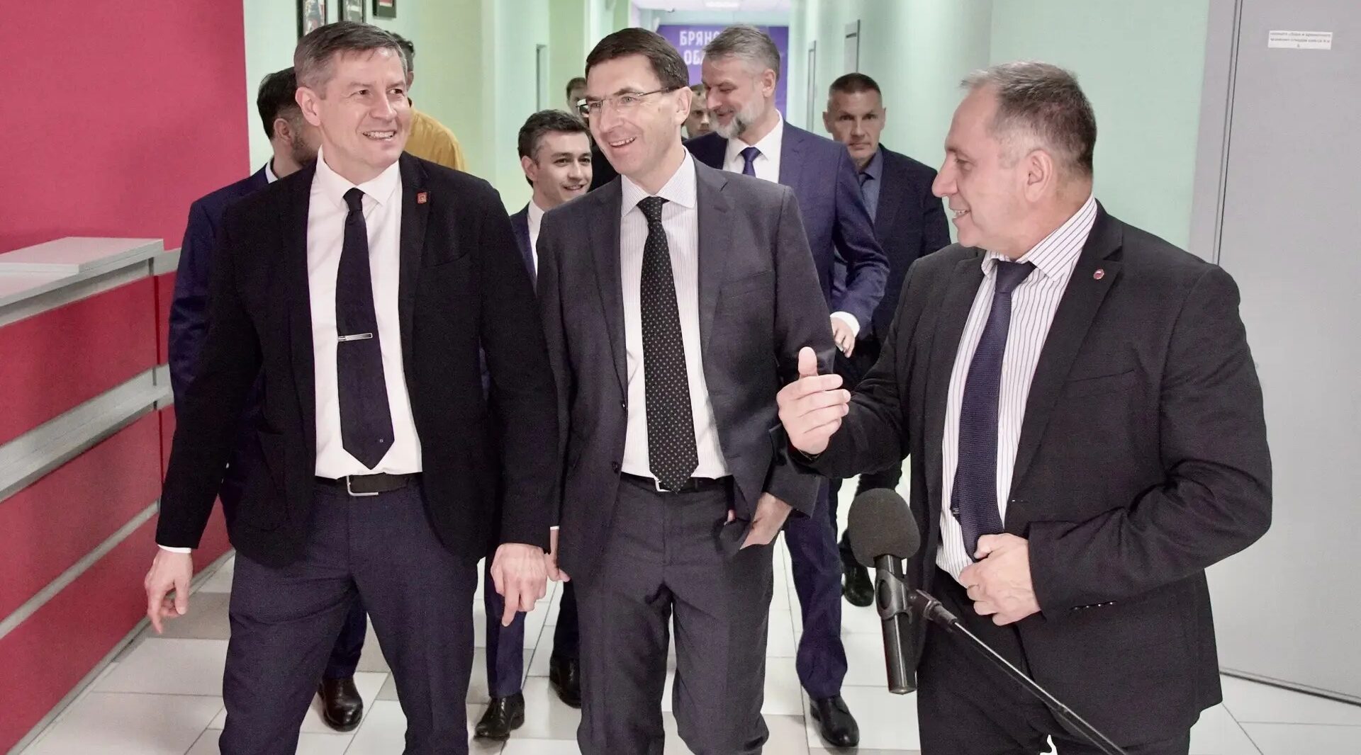Полпред Президента РФ Игорь Щёголев посетил Брянский Дворец единоборств им. Артёма Осипенко
