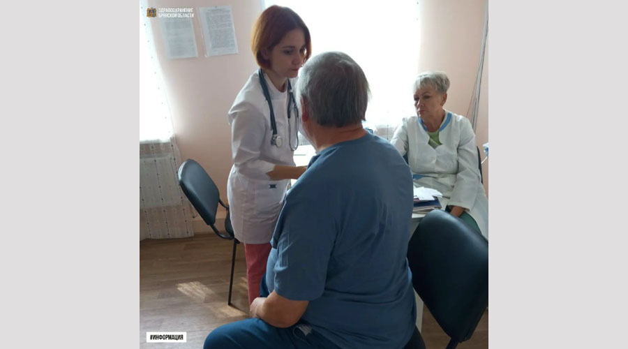 Мобильная бригада Навлинской ЦРБ провела диспансеризацию в селе Борщово
