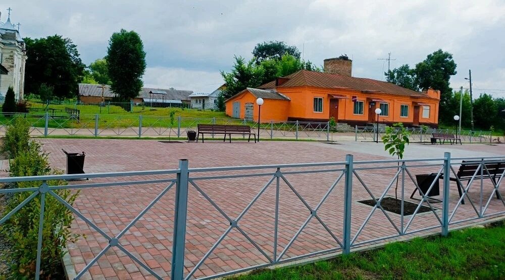 В селе Великая Топаль Клинцовского района Брянщины благоустроили площадь