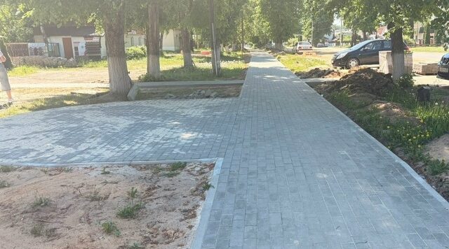 В брянской Сеще в рамках нацпроекта благоустраивают общественную территорию