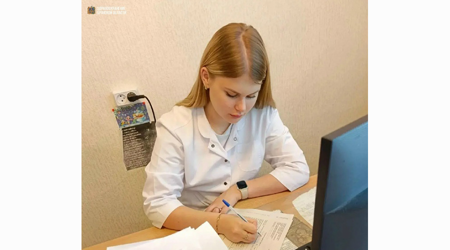 В Навлинскую ЦРБ пришла работать молодой специалист Алина Корытченкова