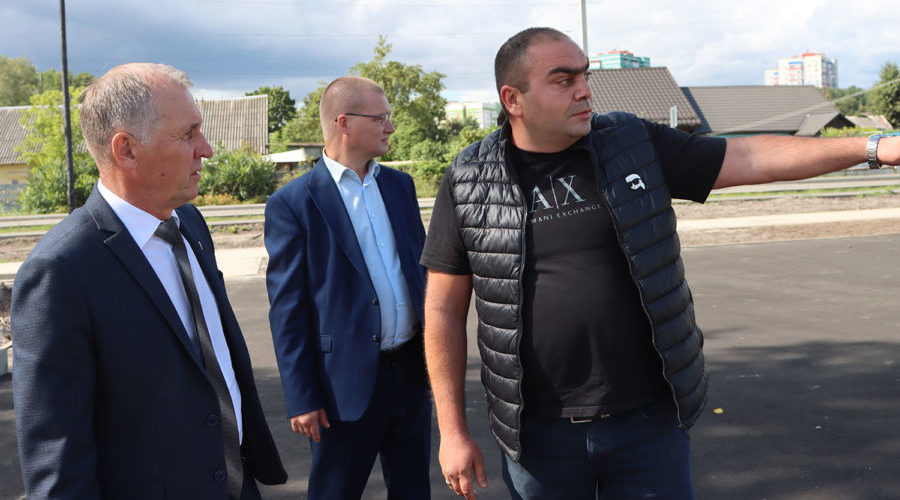 Глава Брянской горадминистрации Макаров оценил ход работ в парке «Олимпийский»