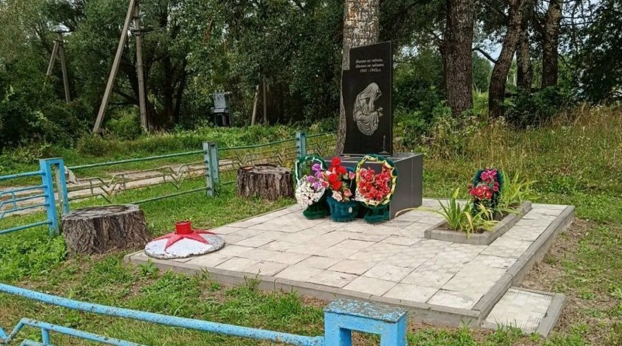 В Навлинском районе продолжается благоустройство памятных мест