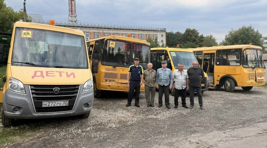 В Навлинском районе школьные автобусы прошли контроль техсостояния