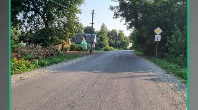 На Брянщине в Почепском районе обновили участок автодороги Сетолово — Азарово