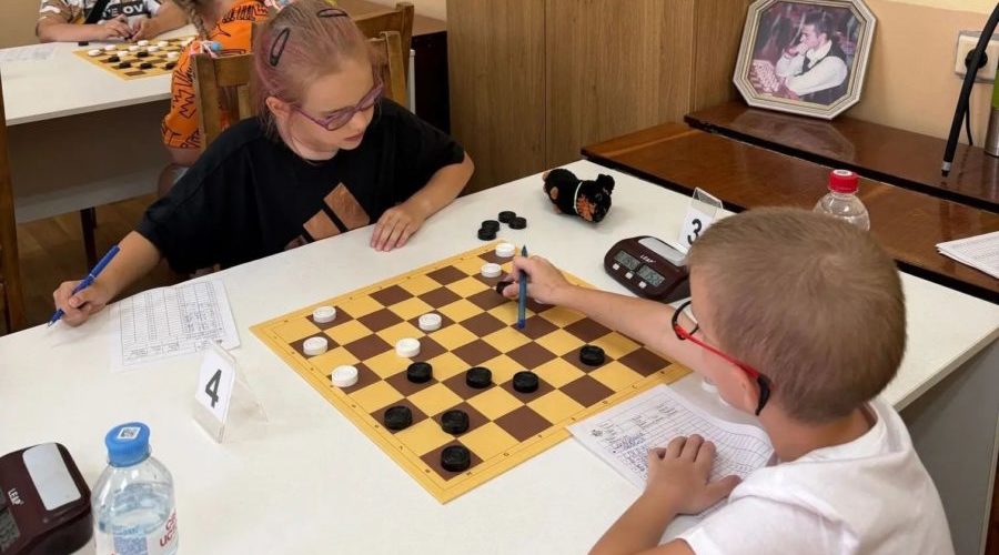 Брянские шашисты привезли из Орла девять медалей