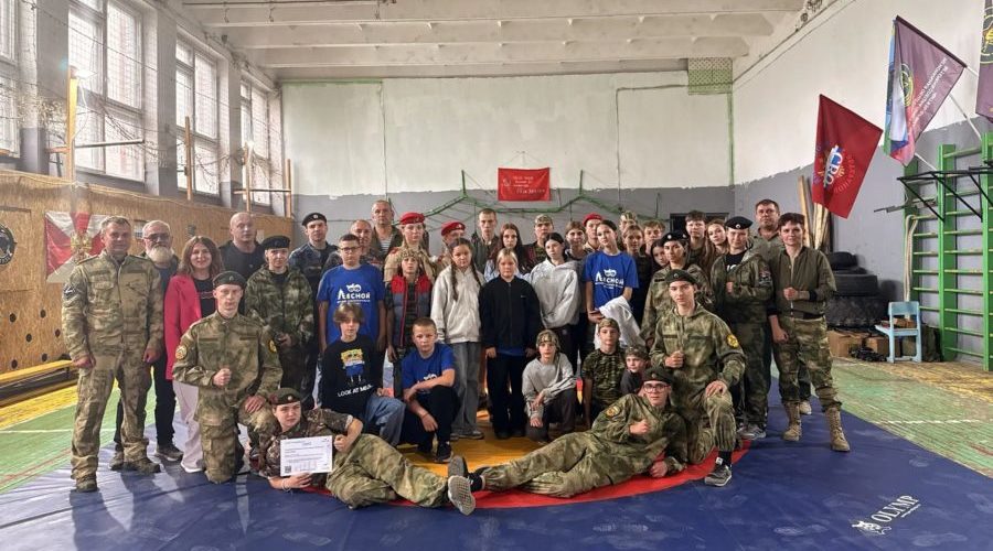 Ветераны и бойцы брянского «Витязя» встретились с детьми из лагеря «Лесной»