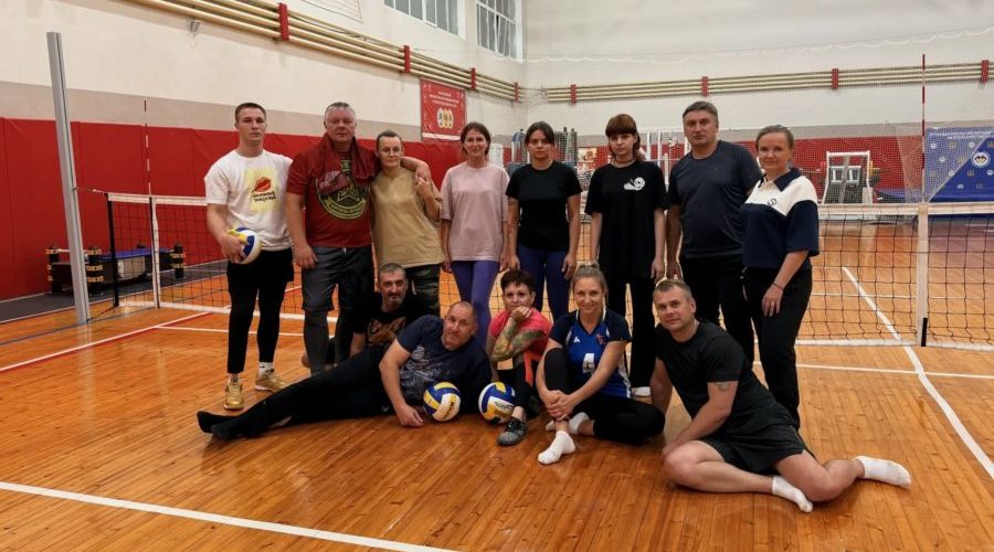 На Брянщине ветераны СВО осваивают игру в волейбол сидя