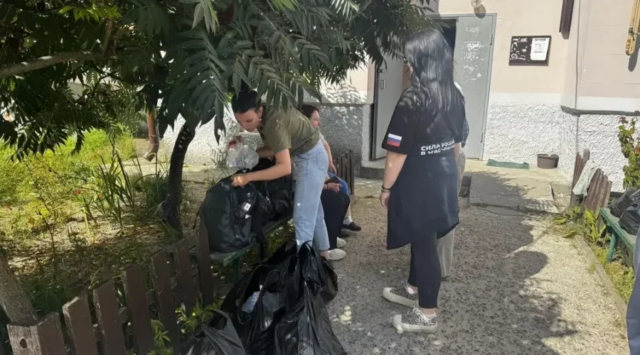 Брянские волонтеры доставили гуманитарный груз в Белую Березку