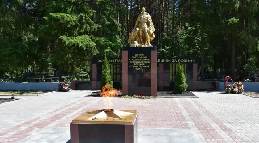 Брянский город Дятьково отмечает 83-ю годовщину освобождения от фашизма