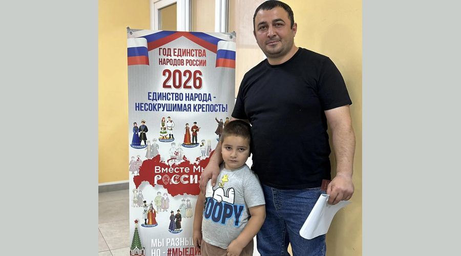 Придя на участок с сыном, житель Навли Севак Геворкян исполнил гражданский долг