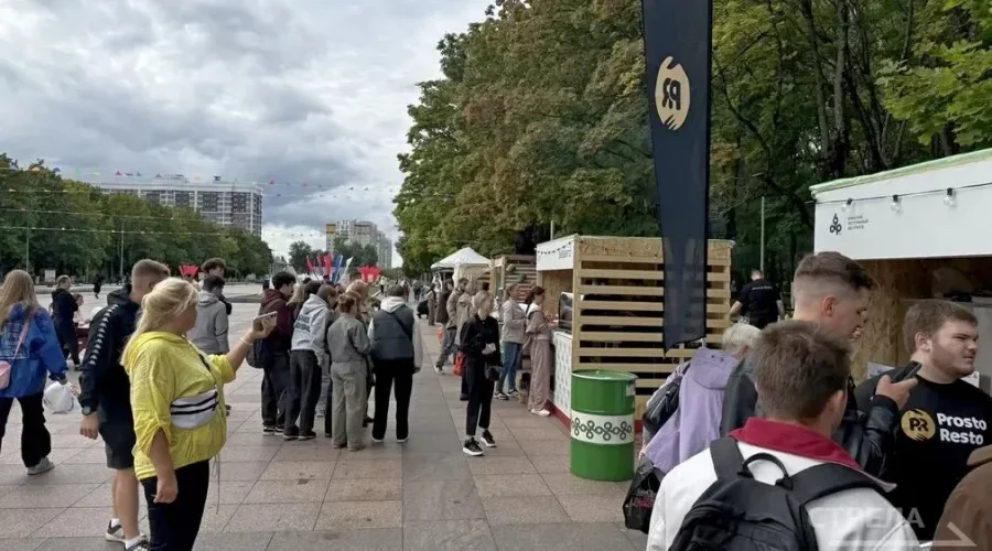 На Кургане Бессмертия в Брянске проходит фестиваль уличной кухни