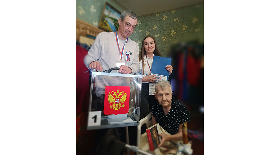Столетняя жительница брянского Новозыбкова проголосовала на дому