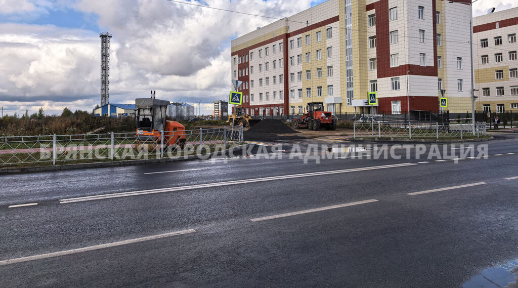 В Брянске возле новой поликлиники на Амосова строится парковка