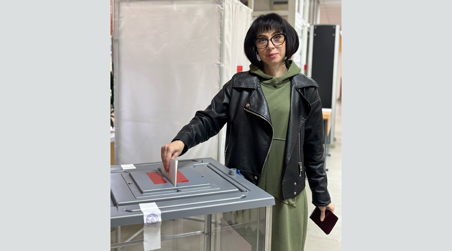 Заведующая сектором КДН Навлинского района Анна Жижикина приняла участие в голосовании