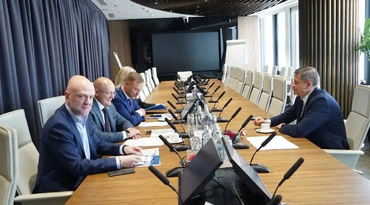 Глава Брянского региона провел встречу с представителями руководства Газпромбанка