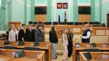 Навлинские гимназисты побывали на экскурсии в Брянской областной Думе