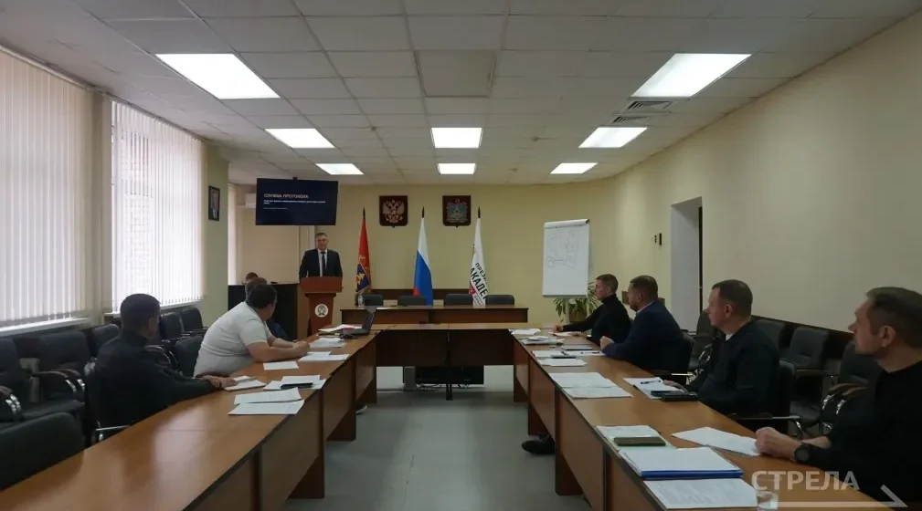 В Брянске Александр Ермаков рассказал воинам о тайнах государственного протокола