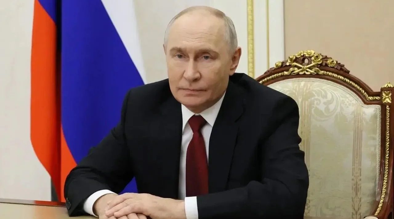 Губернатор Брянщины Егор Ковальчук поздравил Президента РФ Владимира Путина с днем рождения