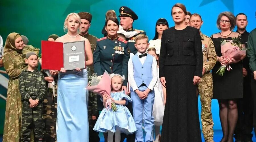 Брянская семья победила в номинации «Семья защитника Отечества»