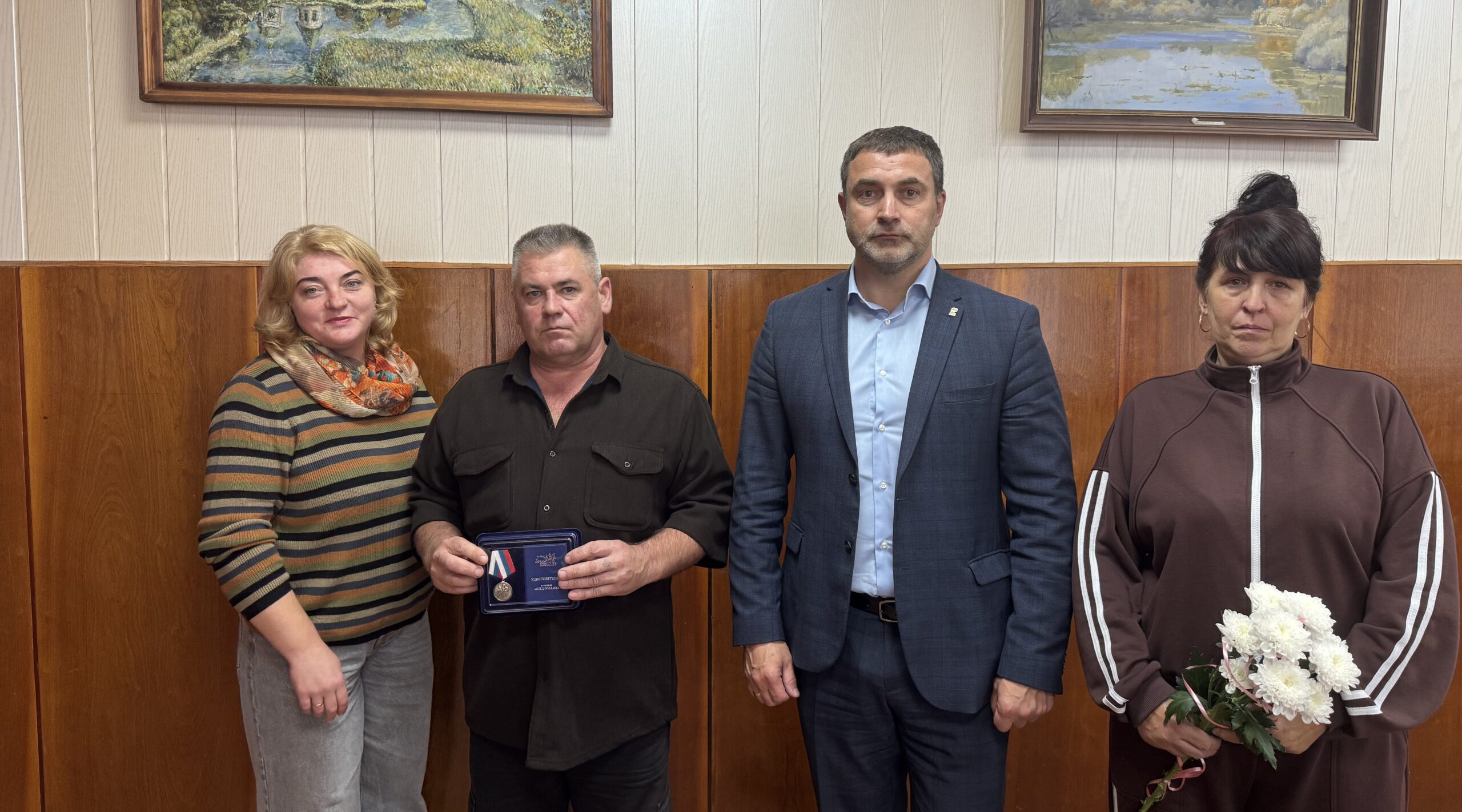 В Навле отцу погибшего воина вручили медаль «Отец солдата»