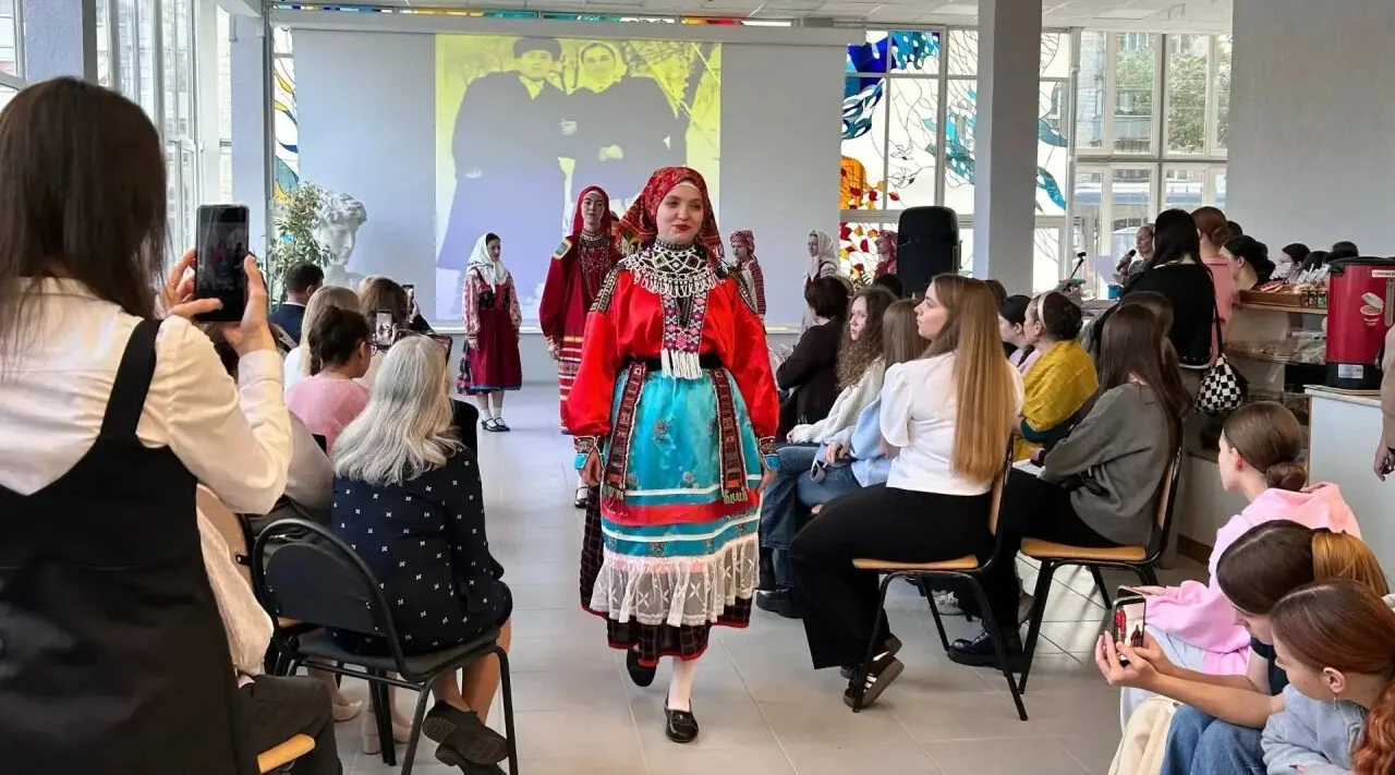 В Брянске состоялось «Дефиле традиционных брянских костюмов»