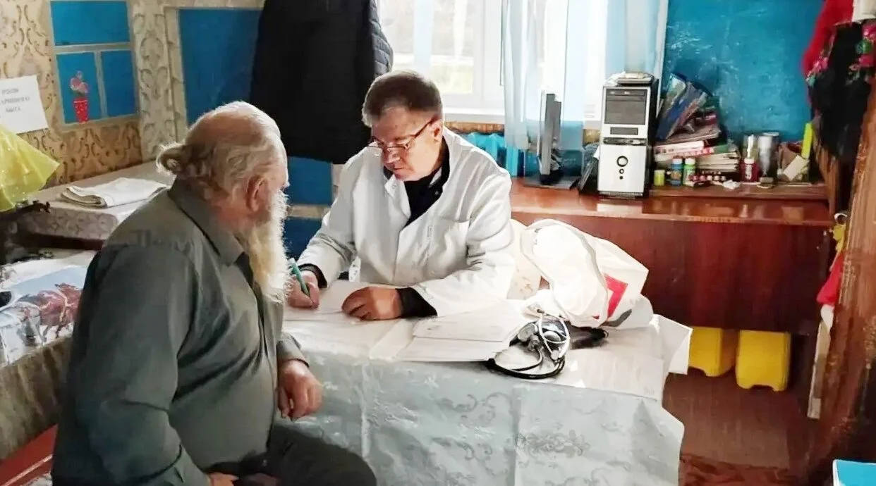 Специалисты Навлинской больницы провели акцию ко Дню борьбы с инсультом
